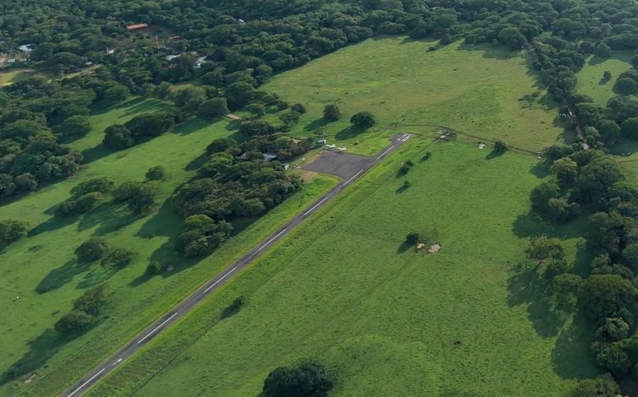 Aerial photograph of the Tamarindo airstrip surrounded by green pastures